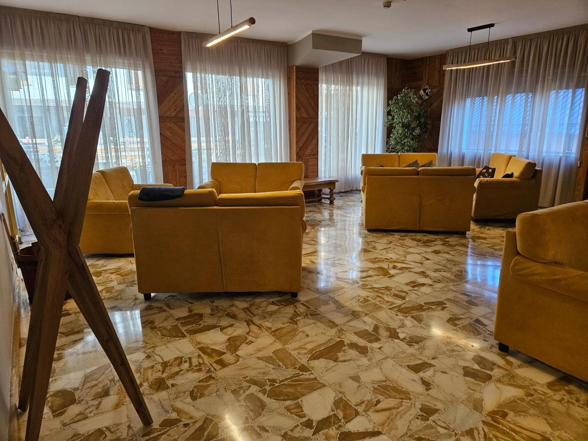 Hotel Holiday Debili Oulx المظهر الخارجي الصورة